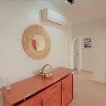 3 Bedroom In Oura With Amazing Pool At Walking Distance To Beach, Strip And Old Town, Wifi And Ac, Private דירה