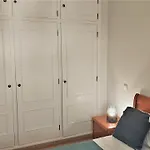 3 Bedroom In Oura With Amazing Pool At Walking Distance To Beach, Strip And Old Town, Wifi And Ac, Private דירה אלבופיירה