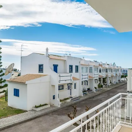 3 Bedroom In Oura With Amazing Pool At Walking Distance To Beach, Strip And Old Town, Wifi And Ac, Private Апартаменты Албуфейра