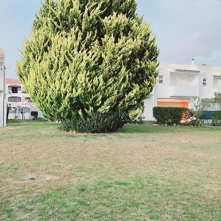 Apartman 3 Bedroom In Oura With Amazing Pool At Walking Distance To Beach, Strip And Old Town, Wifi And Ac, Private Albufeira
