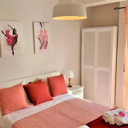 3 Bedroom In Oura With Amazing Pool At Walking Distance To Beach, Strip And Old Town, Wifi And Ac, Private Албуфейра