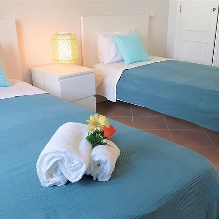 3 Bedroom In Oura With Amazing Pool At Walking Distance To Beach, Strip And Old Town, Wifi And Ac, Private * Албуфейра