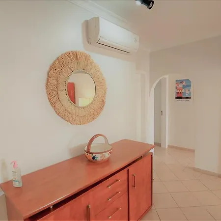 3 Bedroom In Oura With Amazing Pool At Walking Distance To Beach, Strip And Old Town, Wifi And Ac, Private Апартаменты