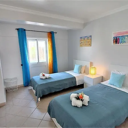 3 Bedroom In Oura With Amazing Pool At Walking Distance To Beach, Strip And Old Town, Wifi And Ac, Private Албуфейра
