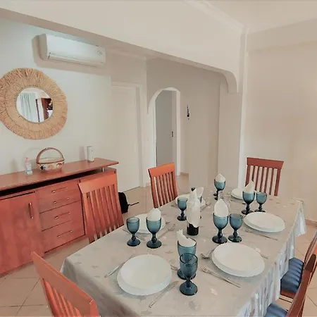3 Bedroom In Oura With Amazing Pool At Walking Distance To Beach, Strip And Old Town, Wifi And Ac, Private Апартаменты Албуфейра