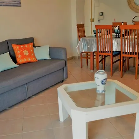 Apartment 3 Bedroom In Oura With Amazing Pool At Walking Distance To Beach, Strip And Old Town, Wifi And Ac, Private Albufeira