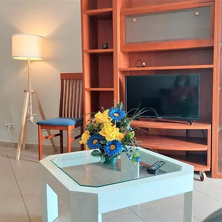 3 Bedroom In Oura With Amazing Pool At Walking Distance To Beach, Strip And Old Town, Wifi And Ac, Private Апартаменты Албуфейра