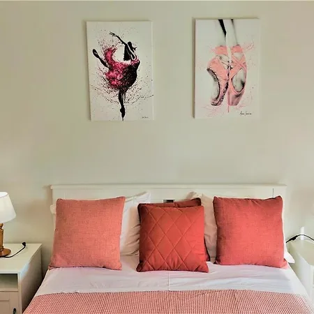 Апартаменты 3 Bedroom In Oura With Amazing Pool At Walking Distance To Beach, Strip And Old Town, Wifi And Ac, Private Албуфейра