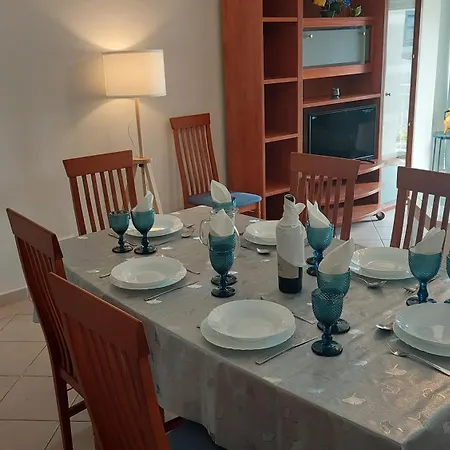 3 Bedroom In Oura With Amazing Pool At Walking Distance To Beach, Strip And Old Town, Wifi And Ac, Private * Албуфейра