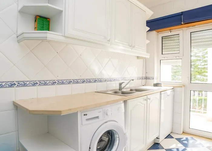 3 Bedroom In Oura With Amazing Pool At Walking Distance To Beach, Strip And Old Town, Wifi And Ac, Private * Albufeira