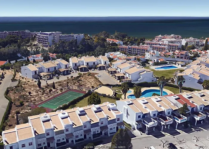3 Bedroom In Oura With Amazing Pool At Walking Distance To Beach, Strip And Old Town, Wifi And Ac, Private Albufeira