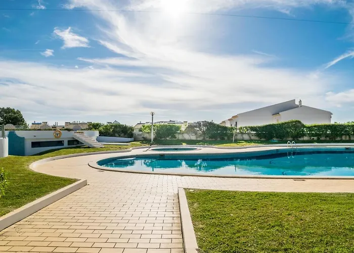 Apartman 3 Bedroom In Oura With Amazing Pool At Walking Distance To Beach, Strip And Old Town, Wifi And Ac, Private