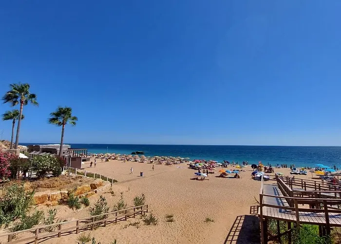 3 Bedroom In Oura With Amazing Pool At Walking Distance To Beach, Strip And Old Town, Wifi And Ac, Private Albufeira