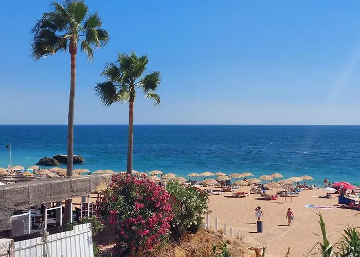 3 Bedroom In Oura With Amazing Pool At Walking Distance To Beach, Strip And Old Town, Wifi And Ac, Private Apartman Albufeira