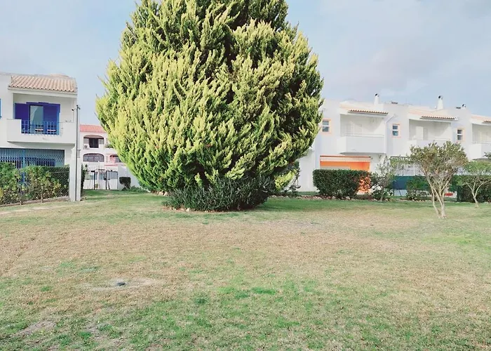 Apartman 3 Bedroom In Oura With Amazing Pool At Walking Distance To Beach, Strip And Old Town, Wifi And Ac, Private Albufeira
