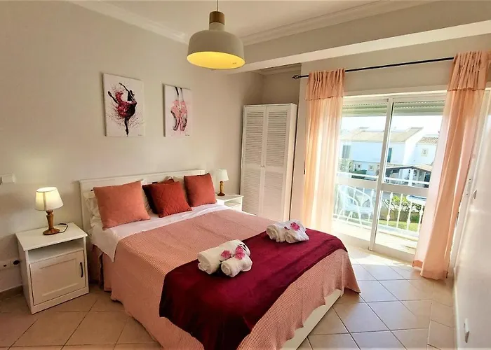 Lägenhet 3 Bedroom In Oura With Amazing Pool At Walking Distance To Beach, Strip And Old Town, Wifi And Ac, Private