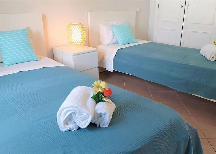 3 Bedroom In Oura With Amazing Pool At Walking Distance To Beach, Strip And Old Town, Wifi And Ac, Private * Albufeira