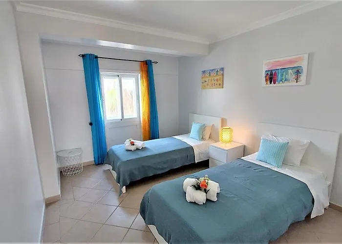 3 Bedroom In Oura With Amazing Pool At Walking Distance To Beach, Strip And Old Town, Wifi And Ac, Private Albufeira