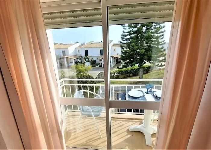 3 Bedroom In Oura With Amazing Pool At Walking Distance To Beach, Strip And Old Town, Wifi And Ac, Private Apartman Albufeira