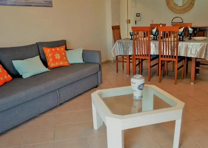 Apartman 3 Bedroom In Oura With Amazing Pool At Walking Distance To Beach, Strip And Old Town, Wifi And Ac, Private Albufeira