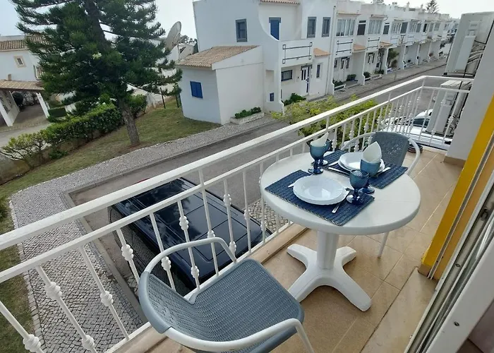 3 Bedroom In Oura With Amazing Pool At Walking Distance To Beach, Strip And Old Town, Wifi And Ac, Private شقة
