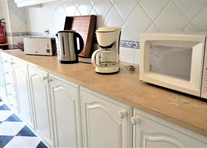 شقة 3 Bedroom In Oura With Amazing Pool At Walking Distance To Beach, Strip And Old Town, Wifi And Ac, Private *